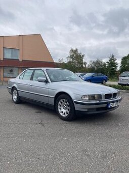 BMW E38 730i V8