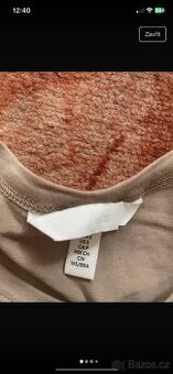 Světle hnědý triko s volány