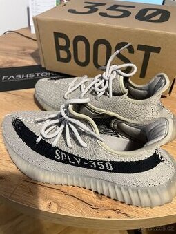 YEEZY BOOST 350 V2 by Adidas