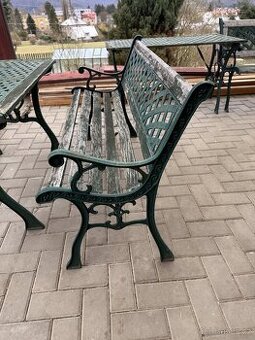 Zahradni sezeni stolek lavičky