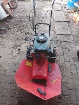 Skečka vysoké trávy Vari Agáta