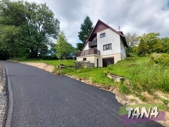 Větší zděná chata vhodná i k trvalému bydlení, klidné místo 