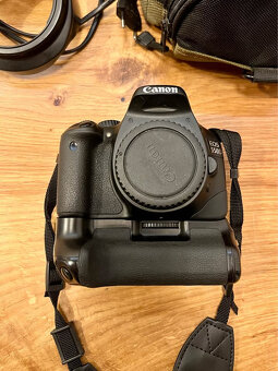 Canon EOS 550D + Canon 10-22mm USM + příslušenství