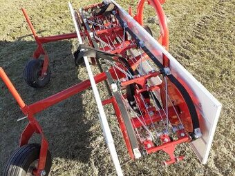 Obraceč a shrnovač na seno