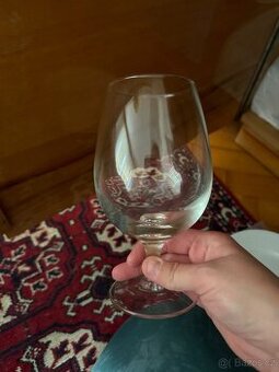 Sklenky na stopce na pivo