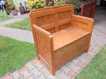 Lavice s úložným prostorem