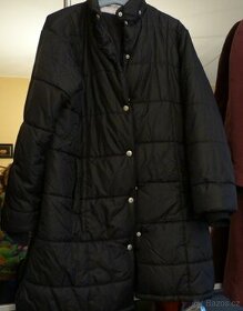 Černý prošívaný dámský kabát XL