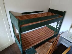 Patrová dřevěná postel - 1