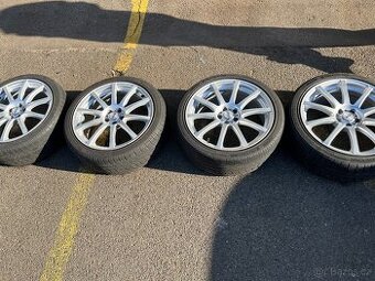 225/40 r18