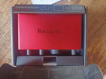 Focusrite scarlett solo + Behringer TUBEULTRAGAIN MIC500USB