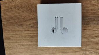 Apple Airpods (2017)