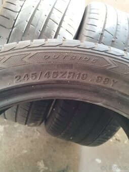 245/45 /19 - 1