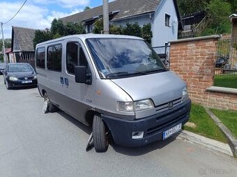 Dodávka Peugeot Boxer 2.5 TD 79kw 9 míst