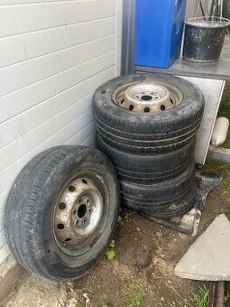 Pneu s rafky Iveco Daily 16h2x6 1/2 j 235/65 r16c