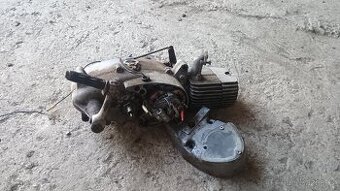 Motor pionýr se zapalováním