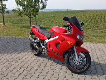 Honda vfr800 fi možna výměna