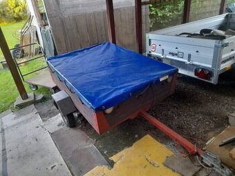 Přívěs s krycí plachtou + sítí. Nové duše a pneumatiky