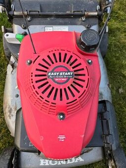 Funkční motor ze sekačky Honda HRG536C8