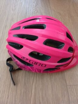 Cyklistická helma Giro
