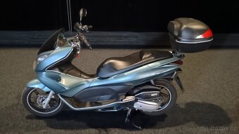HONDA PCX 125, r.v. 2014, najeto 13400 km