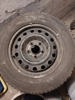 Kola se zimní pneu 195/65 R15