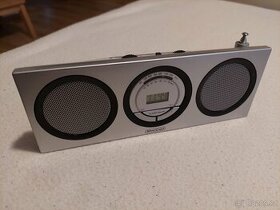 Prodám malé bateriové rádio s budíkem.