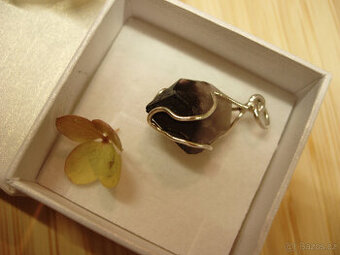 Krystalek morionu / ametystu - stříbrný přívěsek