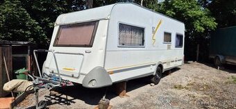 Karavan Knaus Sudwind 550, palandy, WC, TV.