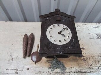 Nabízím staré kukačky Majak. Chvíli jdou a pak se zastaví. B