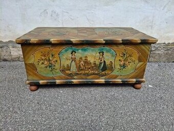 STAROŽITNÁ KRÁSNĚ MALOVANÁ TRUHLA PO RENOVACI