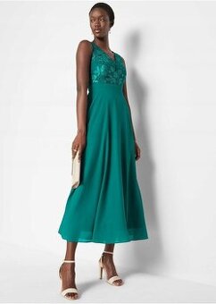 Dlouhé společenské šaty 44