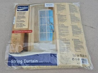 Nový závěs nebo záclona z třásní