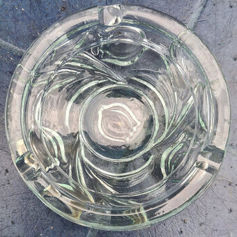 TOP NOVÉ 22 ks masivní skleněný popelník