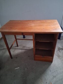 Psaci stůl. Cca 70x40 cm.