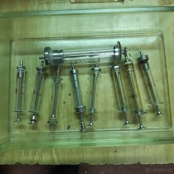 Prodám staré retro injekční strikacky