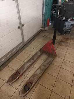 Paletový vozík paleťák