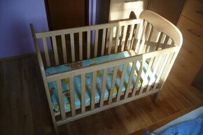 Prodáme krásnou dětskou bukovu postýlku