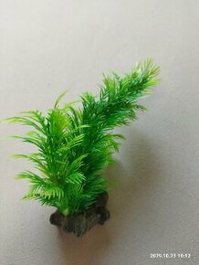 Krásná umělá rostlina do akvárka 15cm