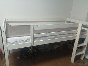 Vyvýšená postel s matrací