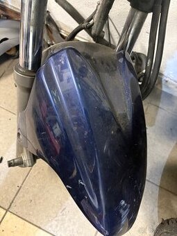 Suzuki Burgman 400 přední blatník