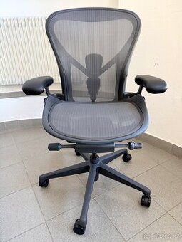 kancelářská židle Herman Miller Aeron Remastered