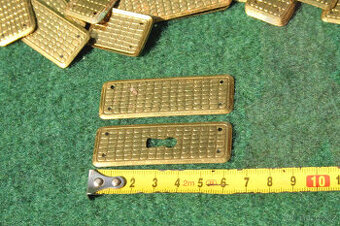 dveřní štítky na skříň 6,3x2,3 cm nepoužité