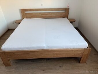 Manželská postel 200x200 z masivního dřeva