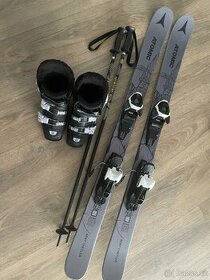 Vybavení na hory - lyže Atomic, hůlky a lyzáky