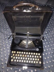 starožitný psací stroj