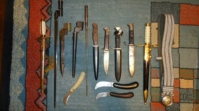 Kordíky, bajonety, nože.