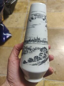 Malá porcelánová váza
