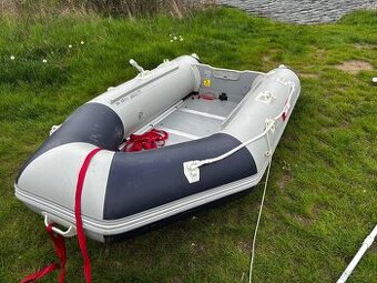 Nafukovací motorový člun Boat