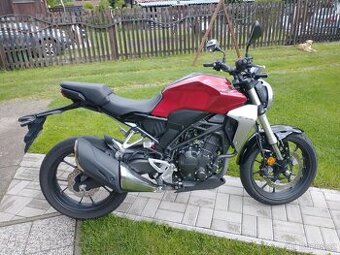 Honda CB300R - V super stavu