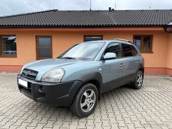 Hyundai Tuscon 2.0 CRDI, 4x4, Čr, tažné
